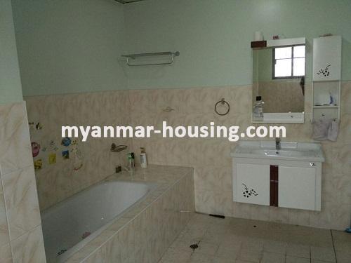 မြန်မာအိမ်ခြံမြေ - ငှားရန် property - No.3585 - ပညာ့၀တီကွန်ဒိုတွင် အခန်းကောင်းတစ်ခန်းဌားရန်ရှိပါသည်။View of the Toilet and Bathroom