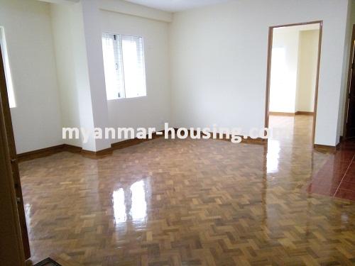 ミャンマー不動産 - 賃貸物件 - No.3596 - Good apartment with reasonable price for rent in Botahtaung Township. - View of the Living room