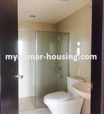 ミャンマー不動産 - 賃貸物件 - No.3606 - Modernize decorated Condo room for rent in GEMS Condo. - View of the Toilet and Bathroom