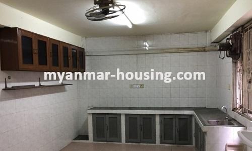 ミャンマー不動産 - 賃貸物件 - No.3619 - An apartment for rent in Botahtaung Township with reasonable price - View of Kitchen room
