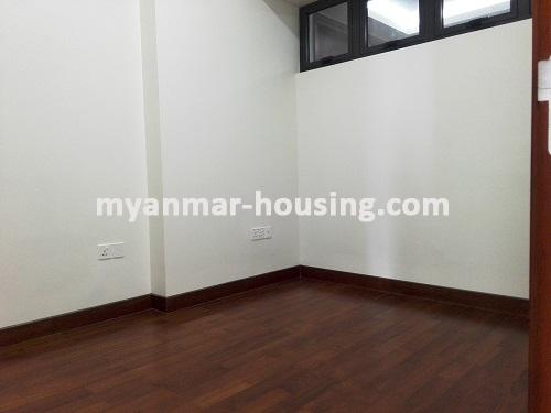 မြန်မာအိမ်ခြံမြေ - ငှားရန် property - No.3649 - ကမာရွတ် Junction Square အနီးတွင် အဆင့်မြင့်ကွန်ဒိုတိုက်ခန်းငှါးရန်ရှိသည်။Bedroom view