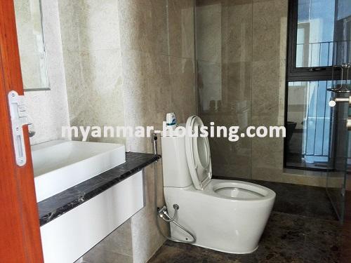 မြန်မာအိမ်ခြံမြေ - ငှားရန် property - No.3649 - ကမာရွတ် Junction Square အနီးတွင် အဆင့်မြင့်ကွန်ဒိုတိုက်ခန်းငှါးရန်ရှိသည်။Bathroom view
