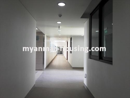 မြန်မာအိမ်ခြံမြေ - ငှားရန် property - No.3649 - ကမာရွတ် Junction Square အနီးတွင် အဆင့်မြင့်ကွန်ဒိုတိုက်ခန်းငှါးရန်ရှိသည်။Hallway to rooms