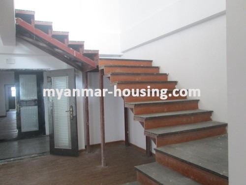ミャンマー不動産 - 賃貸物件 - No.3678 - Duplex Penthouse for rent in Botahtaung! - stairs view to upstairs