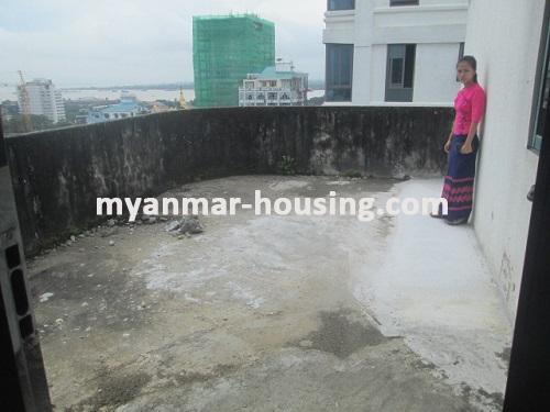 ミャンマー不動産 - 賃貸物件 - No.3678 - Duplex Penthouse for rent in Botahtaung! - outside view