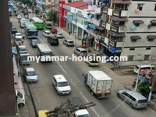 မြန်မာအိမ်ခြံမြေ - ငှားရန် property - No.3692 - ကမာရွတ် ဗဟိုရ်လမ်းမပေါ်တွင် တိုက်ခန်းငှါးရန်ရှိသည်။ outside view