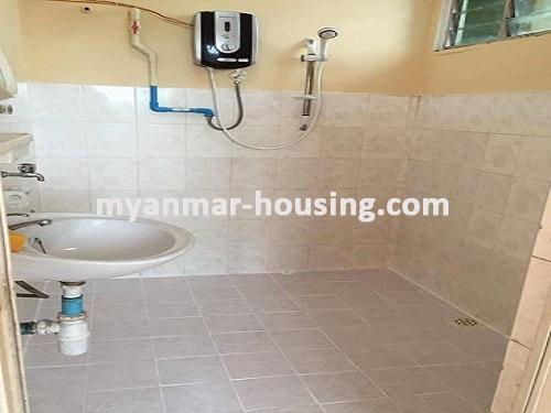 ミャンマー不動産 - 賃貸物件 - No.3695 - Zawana Tower Condo room for rent, Thin Gan Gyun! - bathroom view