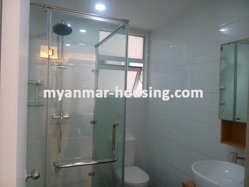 ミャンマー不動産 - 賃貸物件 - No.3703 - Luxurious Condominium room with full standard decoration and furniture for rent in Star City, Thanlyin! - View of Toilet and Bathroom