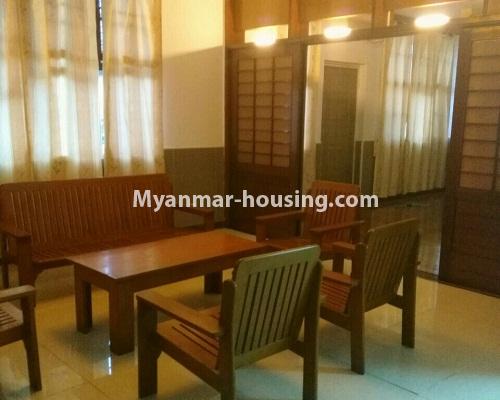 မြန်မာအိမ်ခြံမြေ - ငှားရန် property - No.3712 - ဗဟန်းရွေှတောင်ကြားတွင် နှစ်ထပ်အိမ်တစ်လုံးငှါးရန်ရှိသည်။ - living room