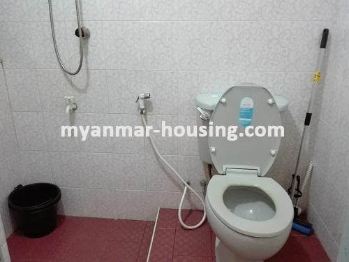 မြန်မာအိမ်ခြံမြေ - ငှားရန် property - No.3722 - ဗိုလ်တစ်ထောင်တွင် တိုက်ခန်းငှါးရန်ရှိသည်။ bathroom view