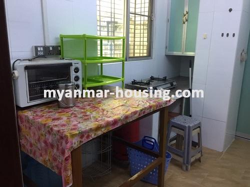 မြန်မာအိမ်ခြံမြေ - ငှားရန် property - No.3727 - မြို့ထဲတွင် ကွန်ဒိုတိုက်ခန်းငှါးမည်။ - kitchen view