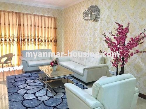 မြန်မာအိမ်ခြံမြေ - ငှားရန် property - No.3739 - ရန်ကင်းတွင် အဆင့်မြင်ပြင်ဆင်ထားသော ကွန်ဒိုငှားရန်ရှိသည်။ - View of the Living room