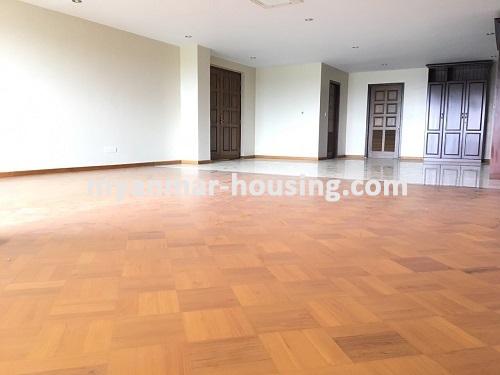 မြန်မာအိမ်ခြံမြေ - ငှားရန် property - No.3750 - ပါရမီလမ်းမပေါ်တွင် ကွန်ဒိုအခန်းငှားရန်ရှိသည်။View of the Living room