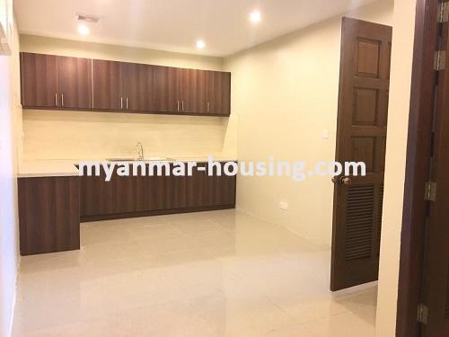 မြန်မာအိမ်ခြံမြေ - ငှားရန် property - No.3750 - ပါရမီလမ်းမပေါ်တွင် ကွန်ဒိုအခန်းငှားရန်ရှိသည်။View of Kitchen room