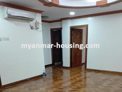 မြန်မာအိမ်ခြံမြေ - ငှားရန် property - No.3751 - ကမာရွတ်တွင် အခန်းကောင်းတစ်ခန်း ငှားရန်ရှိသည်။View of the Living room