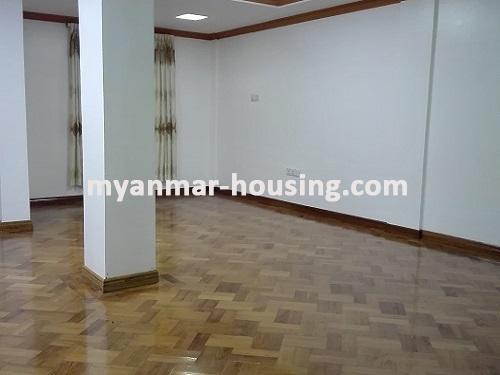 မြန်မာအိမ်ခြံမြေ - ငှားရန် property - No.3751 - ကမာရွတ်တွင် အခန်းကောင်းတစ်ခန်း ငှားရန်ရှိသည်။View of the living room