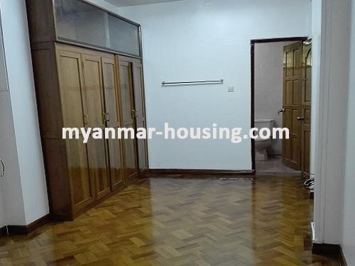 မြန်မာအိမ်ခြံမြေ - ငှားရန် property - No.3751 - ကမာရွတ်တွင် အခန်းကောင်းတစ်ခန်း ငှားရန်ရှိသည်။View  of the bed room