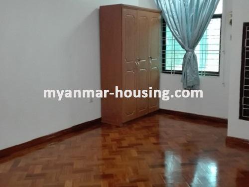 မြန်မာအိမ်ခြံမြေ - ငှားရန် property - No.3751 - ကမာရွတ်တွင် အခန်းကောင်းတစ်ခန်း ငှားရန်ရှိသည်။View of the bed room