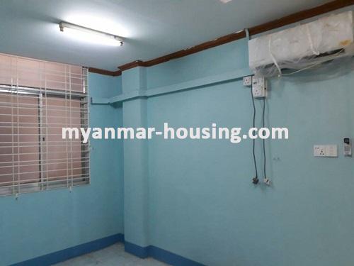 မြန်မာအိမ်ခြံမြေ - ငှားရန် property - No.3754 - ဟိုကေ်၀းကွန်းပလပ် နေရာကောင်းတွင် အခန်းငှားရန်ရှိသည်။