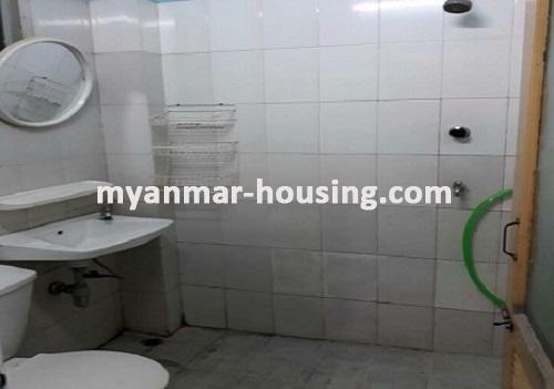မြန်မာအိမ်ခြံမြေ - ငှားရန် property - No.3754 - ဟိုကေ်၀းကွန်းပလပ် နေရာကောင်းတွင် အခန်းငှားရန်ရှိသည်။