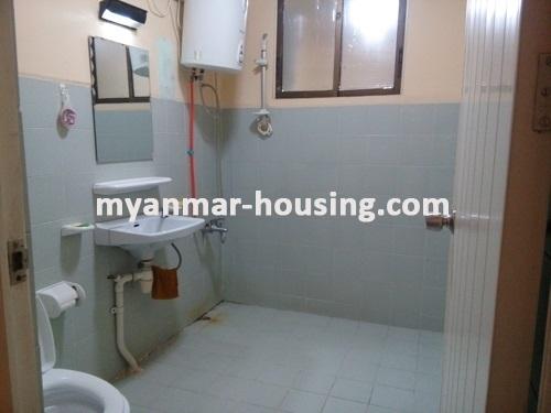 缅甸房地产 - 出租物件 - No.3766 - Wide space condo room for rent in Balazon Condo. - View of bathroom 