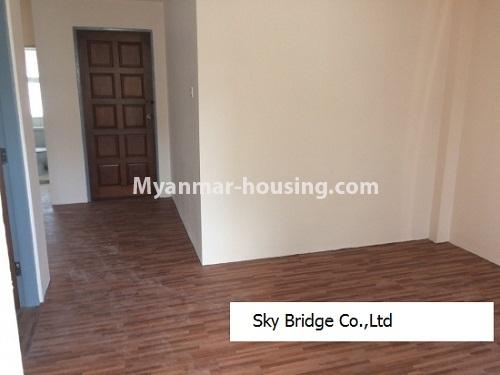 မြန်မာအိမ်ခြံမြေ - ငှားရန် property - No.3786 - လှိုင်မြို့နယ်တွင် နှစ်ထပ်တိုက် လုံးချင်းတစ်လုံး ဌားရန်ရှိပါသည်။View of the Living room
