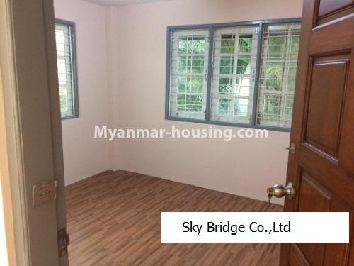 မြန်မာအိမ်ခြံမြေ - ငှားရန် property - No.3786 - လှိုင်မြို့နယ်တွင် နှစ်ထပ်တိုက် လုံးချင်းတစ်လုံး ဌားရန်ရှိပါသည်။View of the Bed room