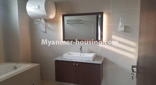 မြန်မာအိမ်ခြံမြေ - ငှားရန် property - No.3791 - ရွေှပါရမီကွန်ဒိုတွင် အခန်းကောင်း ဌားရန် ရှိပါသည်။ - View of the Toilet and Bathroom