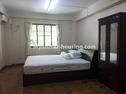 မြန်မာအိမ်ခြံမြေ - ငှားရန် property - No.3806 - ကမာရွတ်တွင် တိုက်ခန်းငှါးရန်ရှိသည်။master bedroom 