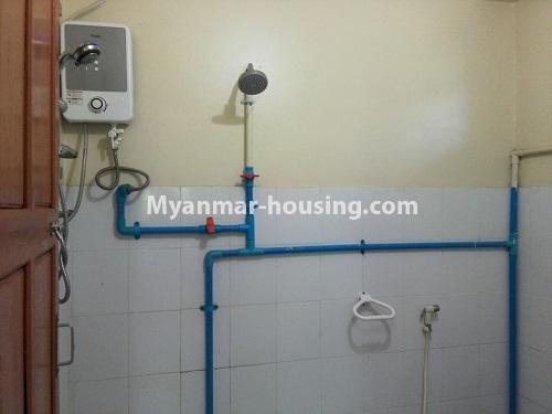 မြန်မာအိမ်ခြံမြေ - ငှားရန် property - No.3806 - ကမာရွတ်တွင် တိုက်ခန်းငှါးရန်ရှိသည်။bath room