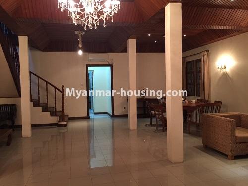 မြန်မာအိမ်ခြံမြေ - ငှားရန် property - No.3809 - ဗဟန်း မြန်မာပလာဇာအနီး ဆိတ်ငြိမ်ရပ်ကွက်တွင် လုံးချင်းအိမ် ငှားရန်ရှိသည်။  - downstairs living room view