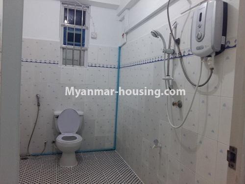 缅甸房地产 - 出租物件 - No.3821 - Standard decorated room for rent in Yaw Min Gyi Condo - View of Toilet and Bathroom