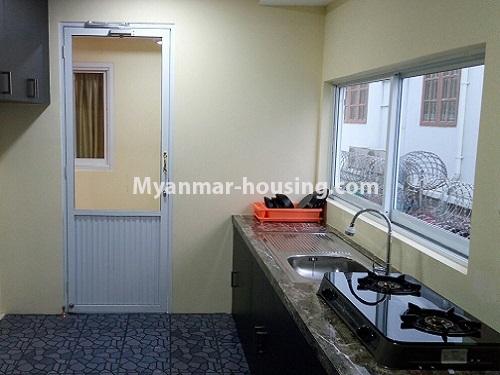 မြန်မာအိမ်ခြံမြေ - ငှားရန် property - No.3827 - Day 17 Condo တွင် အခန်းကောင်းတစ်ခန်းဌားရန်ရှိပါသည်။View of Kitchen room