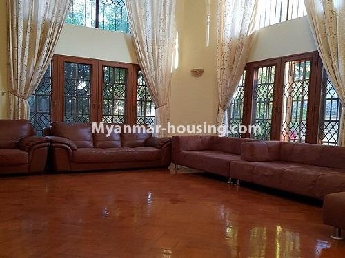 မြန်မာအိမ်ခြံမြေ - ငှားရန် property - No.3836 - မရမ်းကုန်းမြို့နယ်တွင် နှစ်ထပ်တိုက်လုံးချင်းတစ်လုံးဌားရန် ရှိပါသည်။View of the Living room