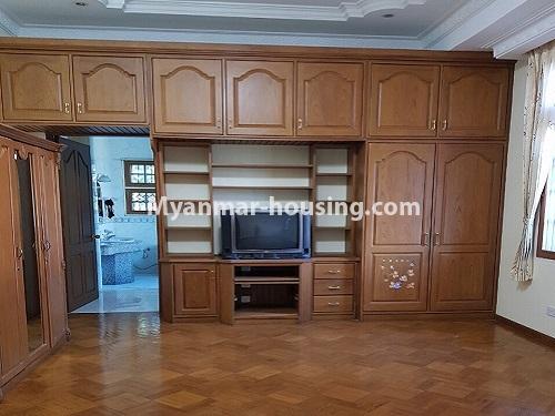 မြန်မာအိမ်ခြံမြေ - ငှားရန် property - No.3836 - မရမ်းကုန်းမြို့နယ်တွင် နှစ်ထပ်တိုက်လုံးချင်းတစ်လုံးဌားရန် ရှိပါသည်။View of the living room