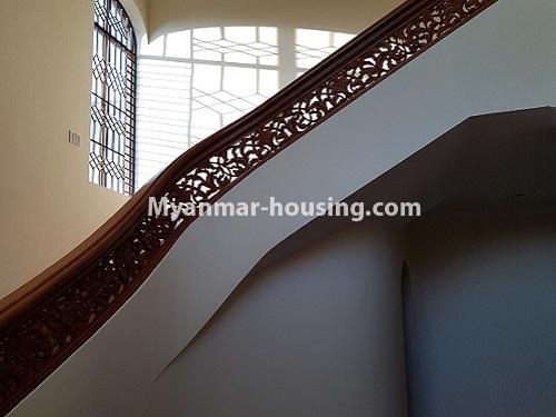 မြန်မာအိမ်ခြံမြေ - ငှားရန် property - No.3836 - မရမ်းကုန်းမြို့နယ်တွင် နှစ်ထပ်တိုက်လုံးချင်းတစ်လုံးဌားရန် ရှိပါသည်။View of the stair