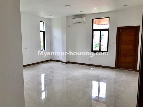မြန်မာအိမ်ခြံမြေ - ငှားရန် property - No.3837 - ၉ မိုင်တွင် လုံးချင်းအိမ်ရဲ့ မြေညီထပ် ဌားရန် ရှိပါသည်။View of the living room