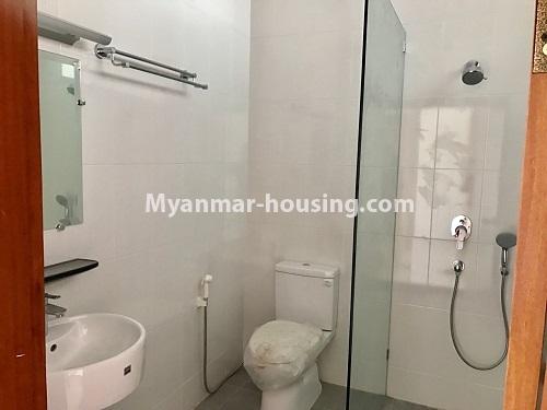 မြန်မာအိမ်ခြံမြေ - ငှားရန် property - No.3837 - ၉ မိုင်တွင် လုံးချင်းအိမ်ရဲ့ မြေညီထပ် ဌားရန် ရှိပါသည်။View of Toilet and Bathroom