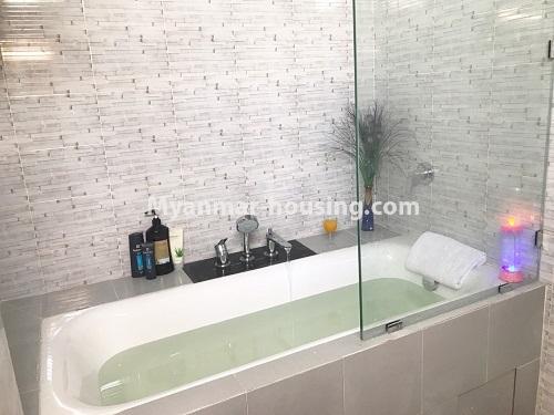 မြန်မာအိမ်ခြံမြေ - ငှားရန် property - No.3839 - ၉ မိုင်တွင် လုံးချင်းအိမ်ရဲ့ အပေါ်ထပ်အခန်းကျယ် ဌားရန် ရှိပါသည်။View of the bathroom
