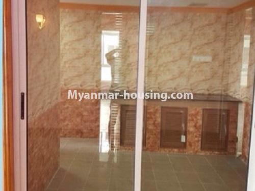 မြန်မာအိမ်ခြံမြေ - ငှားရန် property - No.3842 - River View point ကွန်ဒိုတွင် အခန်းကောင်းတစ်ခန်းဌားရန် ရှိပါသည်။View of the Kitchen room