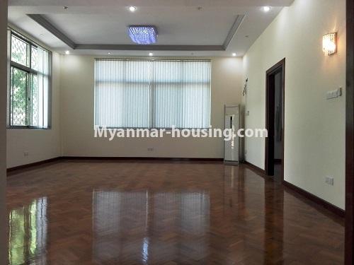 မြန်မာအိမ်ခြံမြေ - ငှားရန် property - No.3861 - ဒဂုံမြို့နယ်တွင် လုံးချင်းတစ်လုံး ဌားရန်ရှိပါသည်။View of the Living room