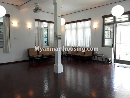 မြန်မာအိမ်ခြံမြေ - ငှားရန် property - No.3862 - ဒဂုံမြို့နယ်တွင် လုံးချင်းတစ်လုံး ဌားရန်ရှိပါသည်။View of the living room