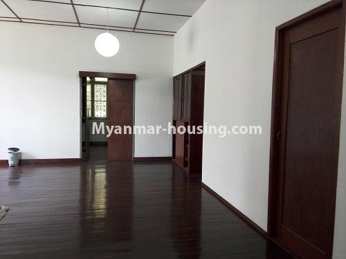 မြန်မာအိမ်ခြံမြေ - ငှားရန် property - No.3862 - ဒဂုံမြို့နယ်တွင် လုံးချင်းတစ်လုံး ဌားရန်ရှိပါသည်။View of the living room