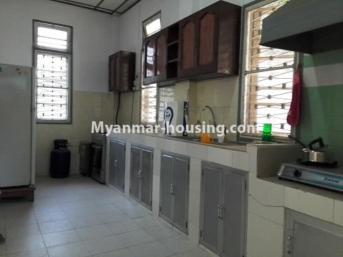 ミャンマー不動産 - 賃貸物件 - No.3862 - Landed house for rent in Dagon township - View of the Kitchen