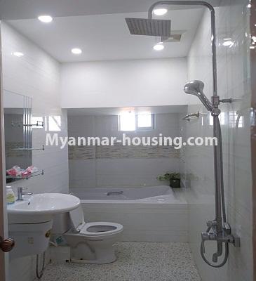 မြန်မာအိမ်ခြံမြေ - ငှားရန် property - No.3864 - စမ်းချောင်းမြို့နယ်တွင် ကွန်ဒိုအခန်းကောင်းတစ်ခန်း ဌားရန် ရှိပါသည်။View of the bathroom
