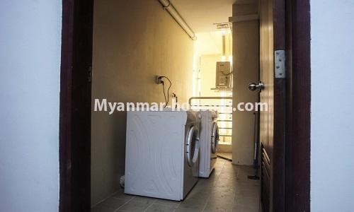 缅甸房地产 - 出租物件 - No.3871 - Condo room for rent in Hill Top Condo. - View of the washing machine