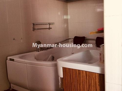 မြန်မာအိမ်ခြံမြေ - ငှားရန် property - No.3873 - ဗိုလ်တစ်ထောင်မြို့နယ်တွင် ကွန်ဒိုခန်း တစ်ခန်းဌားရန် ရှိပါသည်။View of the bathroom
