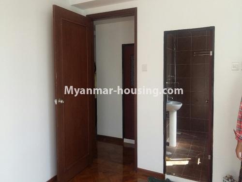 မြန်မာအိမ်ခြံမြေ - ငှားရန် property - No.3888 - ဒဂုံမြို့နယ်တွင် ကွန်ဒိုတိုက်ခန်းတစ်ခန်းဌားရန်ရှိပါသည်။  - View of the entrance