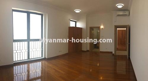 မြန်မာအိမ်ခြံမြေ - ငှားရန် property - No.3896 - Hill Top ကွန်ဒိုတွင် အခန်းကောင်းဌားရန် ရှိသည်။View of the bed room