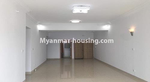 မြန်မာအိမ်ခြံမြေ - ငှားရန် property - No.3896 - Hill Top ကွန်ဒိုတွင် အခန်းကောင်းဌားရန် ရှိသည်။View of the living room